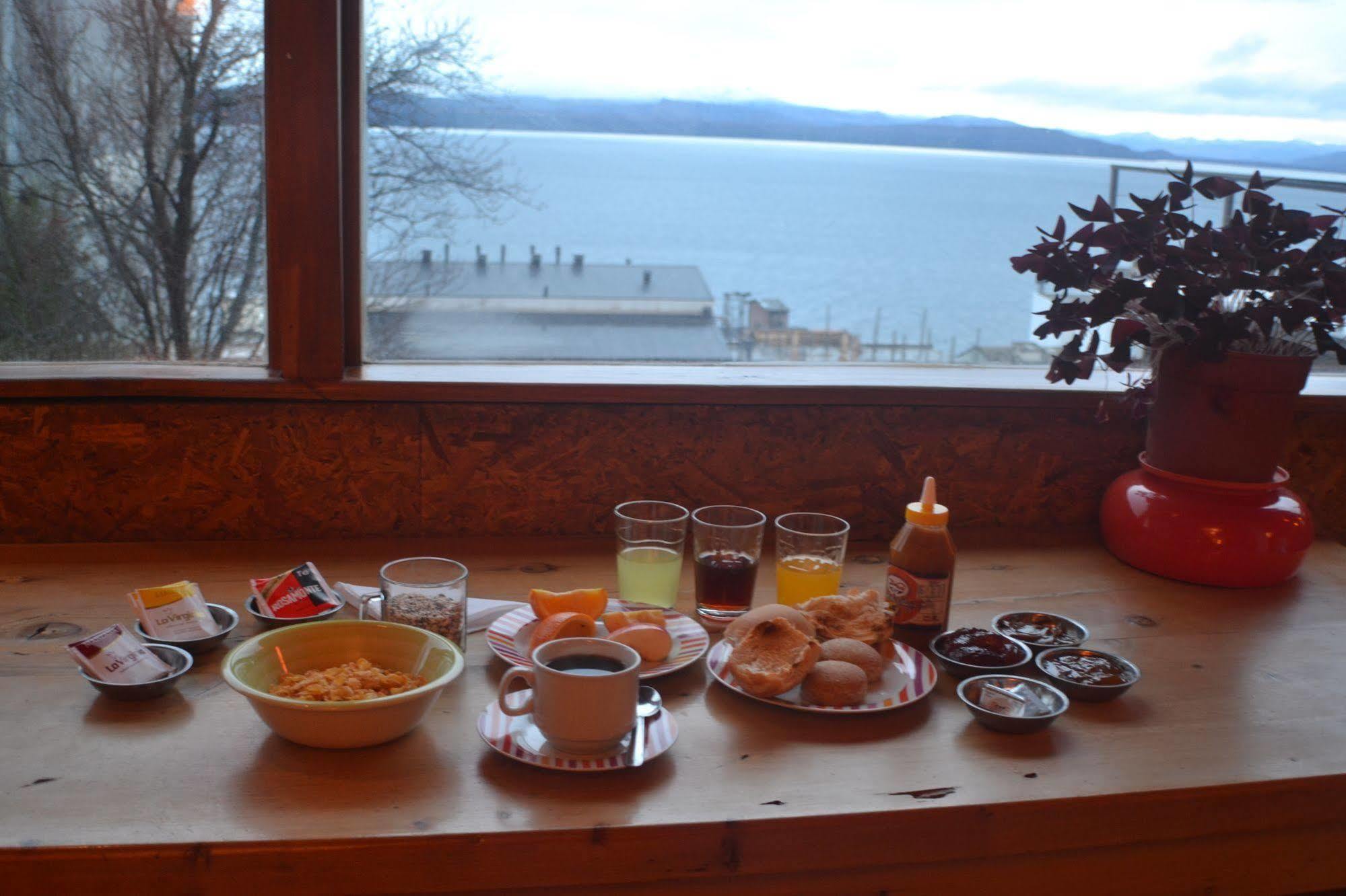 Hostel Inn Bariloche (Adults Only) Bagian luar foto